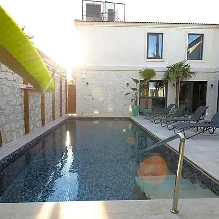 Ariel Otel 4*