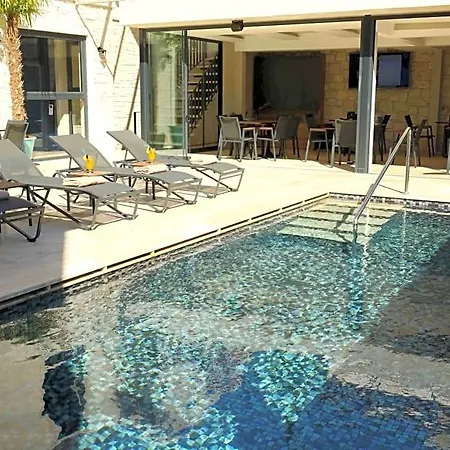 Ariel Otel 4*